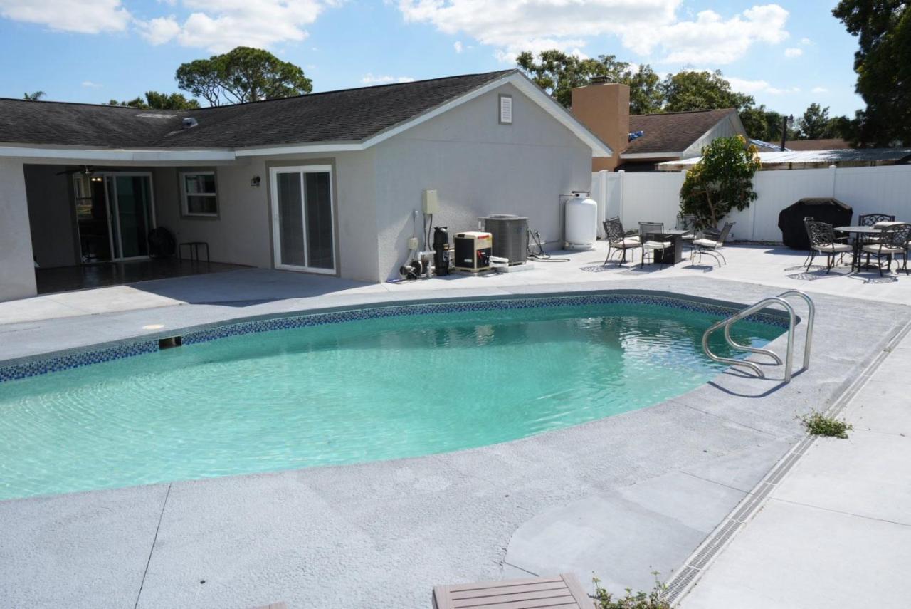 Hosting 1 Villa Tampa Exterior photo